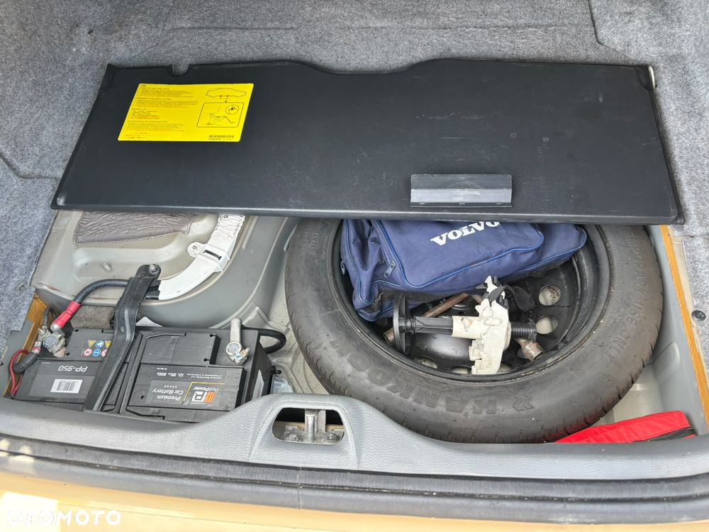 Volvo S60 2.4D5 Momentum - 24