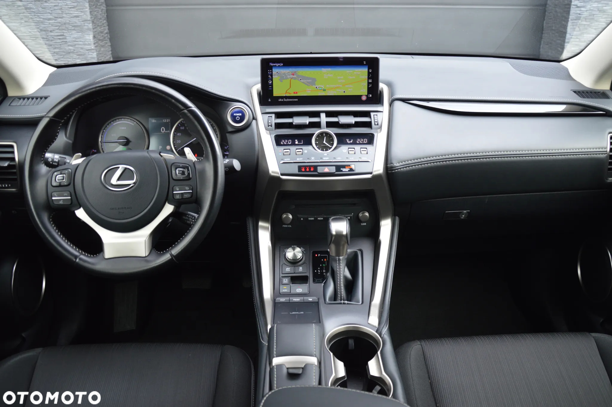 Lexus NX 300h - 13