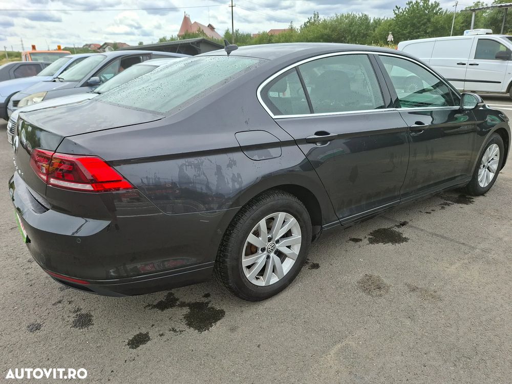 Volkswagen Passat 1.6 TDI DSG Comfortline - 3