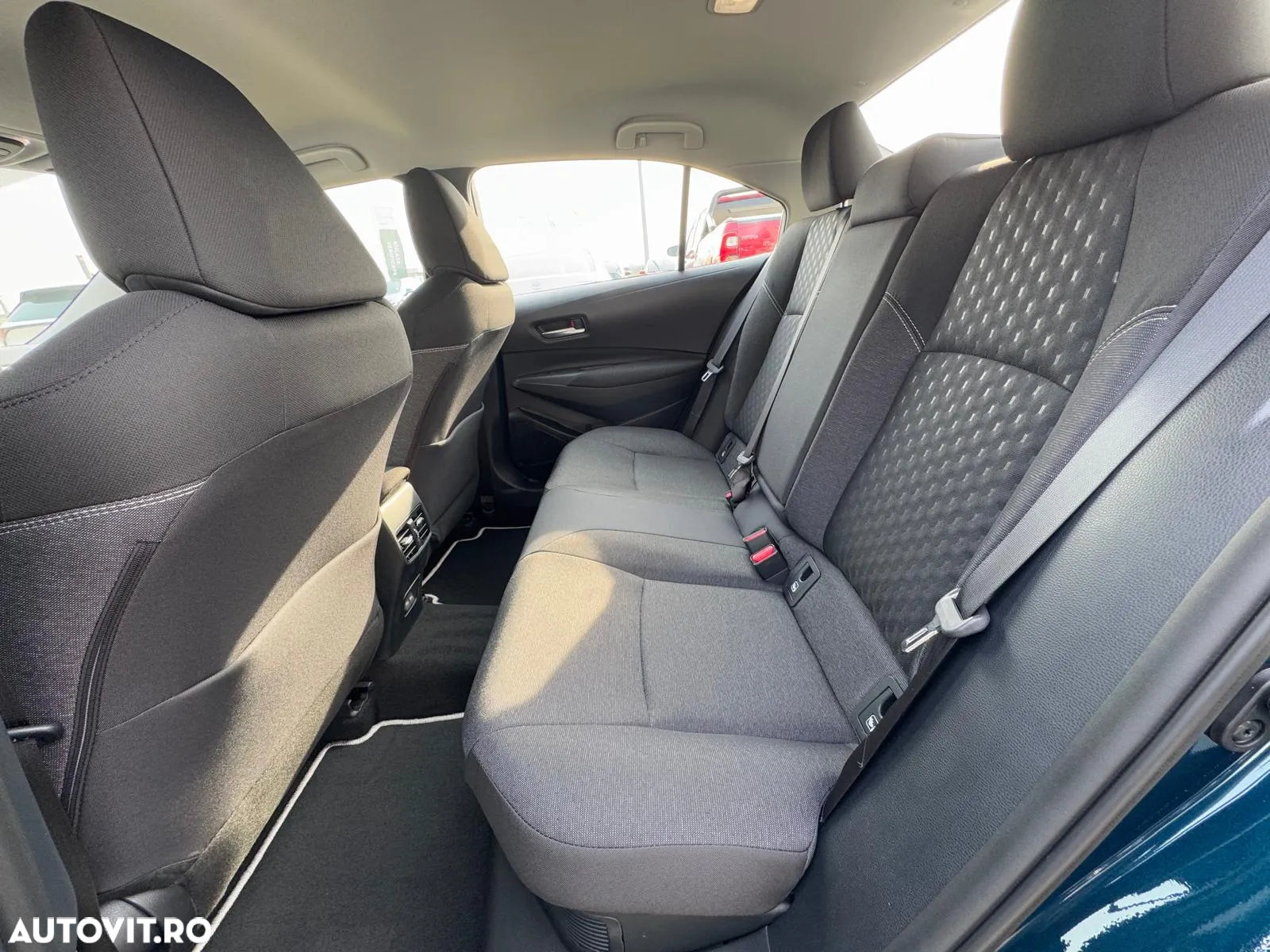 Toyota Corolla 1.8 HSD Business - 34