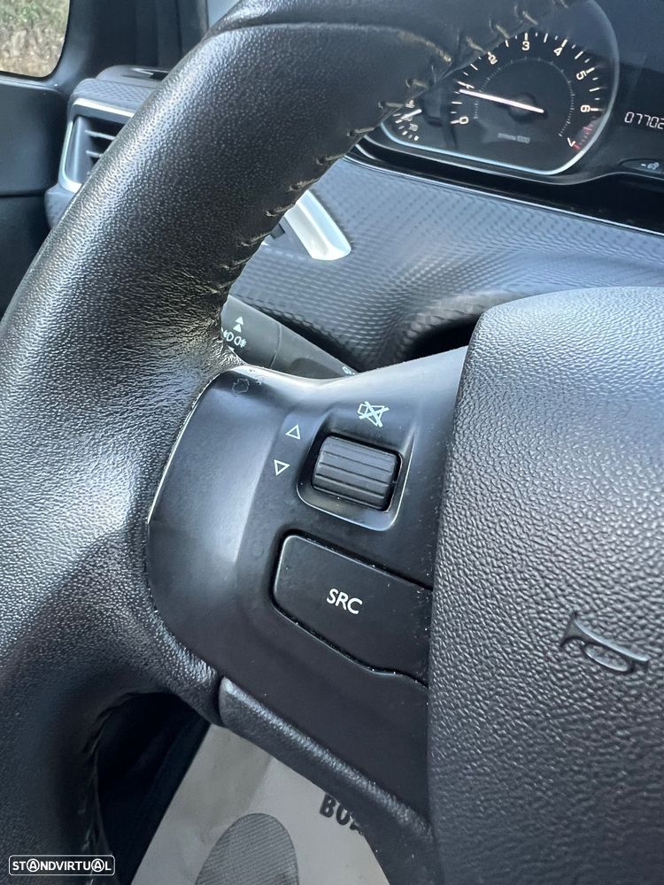 Peugeot 208 1.2 PureTech Allure - 12