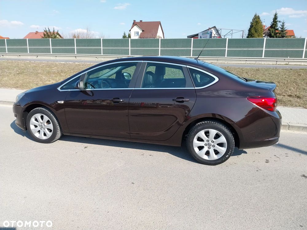 Opel Astra 1.4 T Executive EU6 - 5