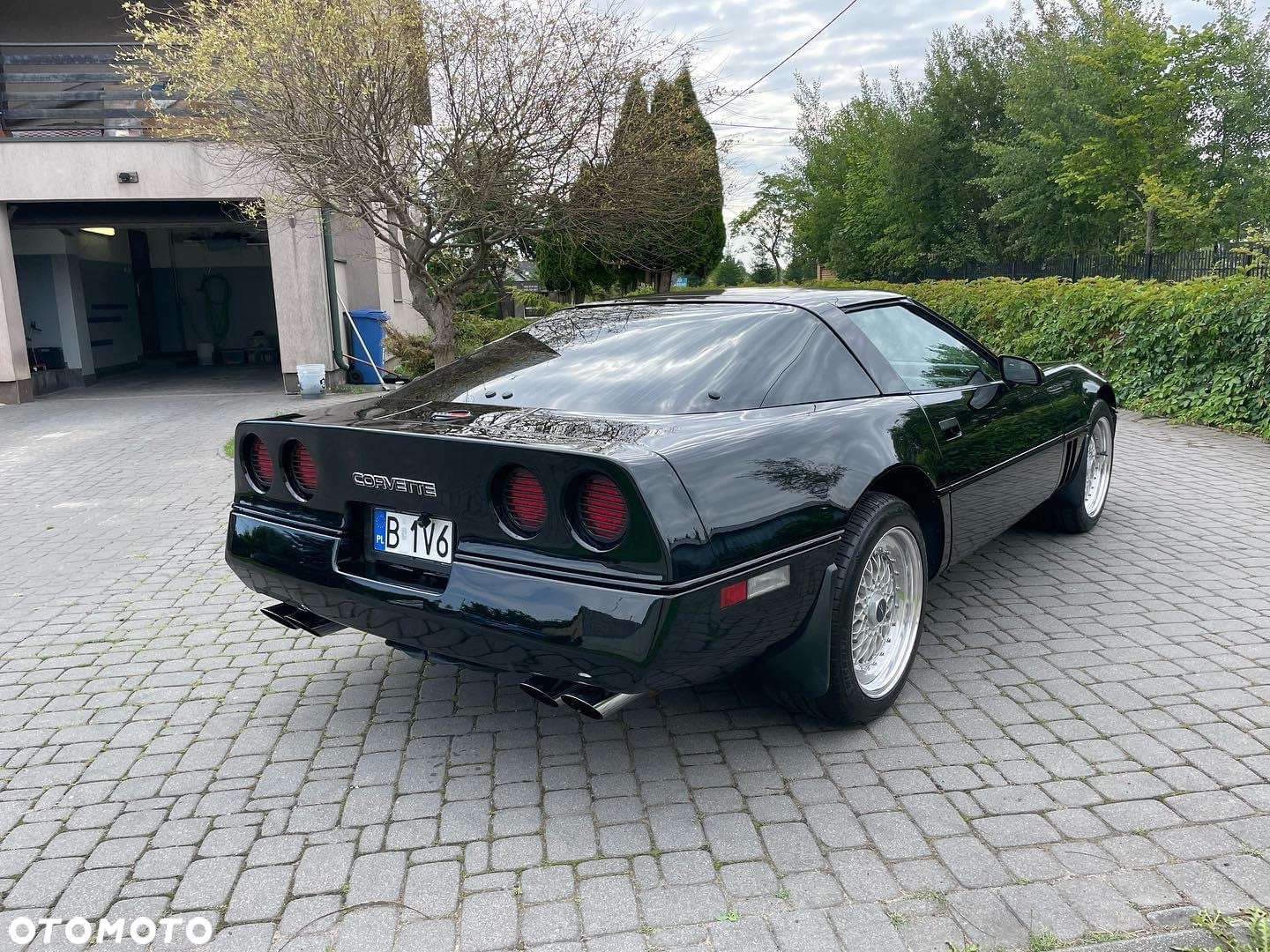 Chevrolet Corvette - 10