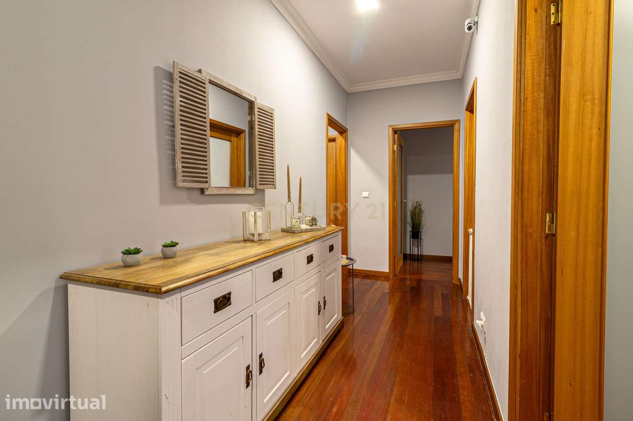 Apartamento T4 com garagem para 2 carros - Grande imagem: 3/27