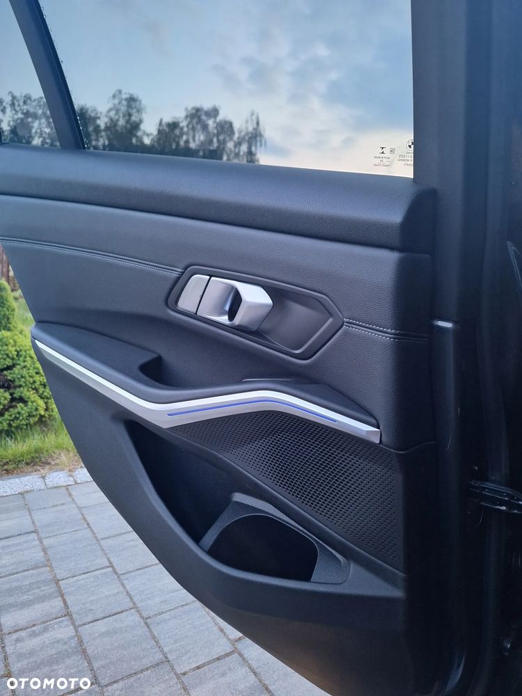 BMW Seria 3 320d MHEV Sport Line - 23