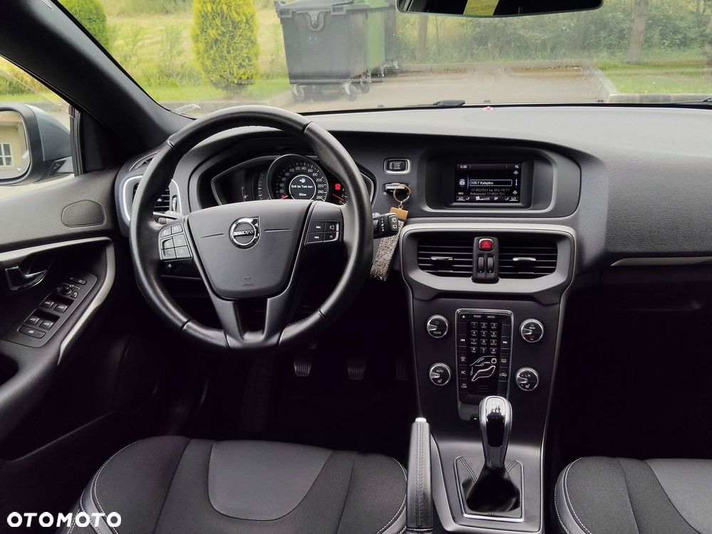 Volvo V40 T2 Momentum - 28