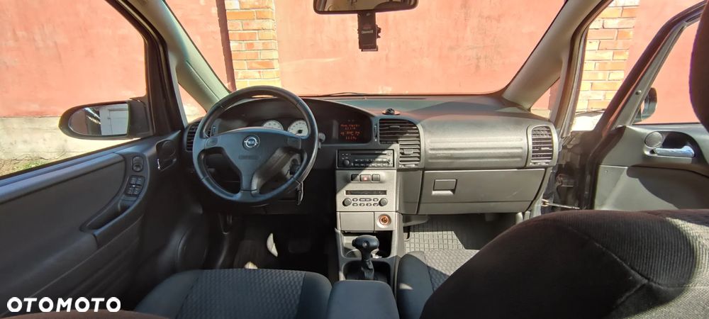 Opel Zafira 1.8 16V Elegance - 2