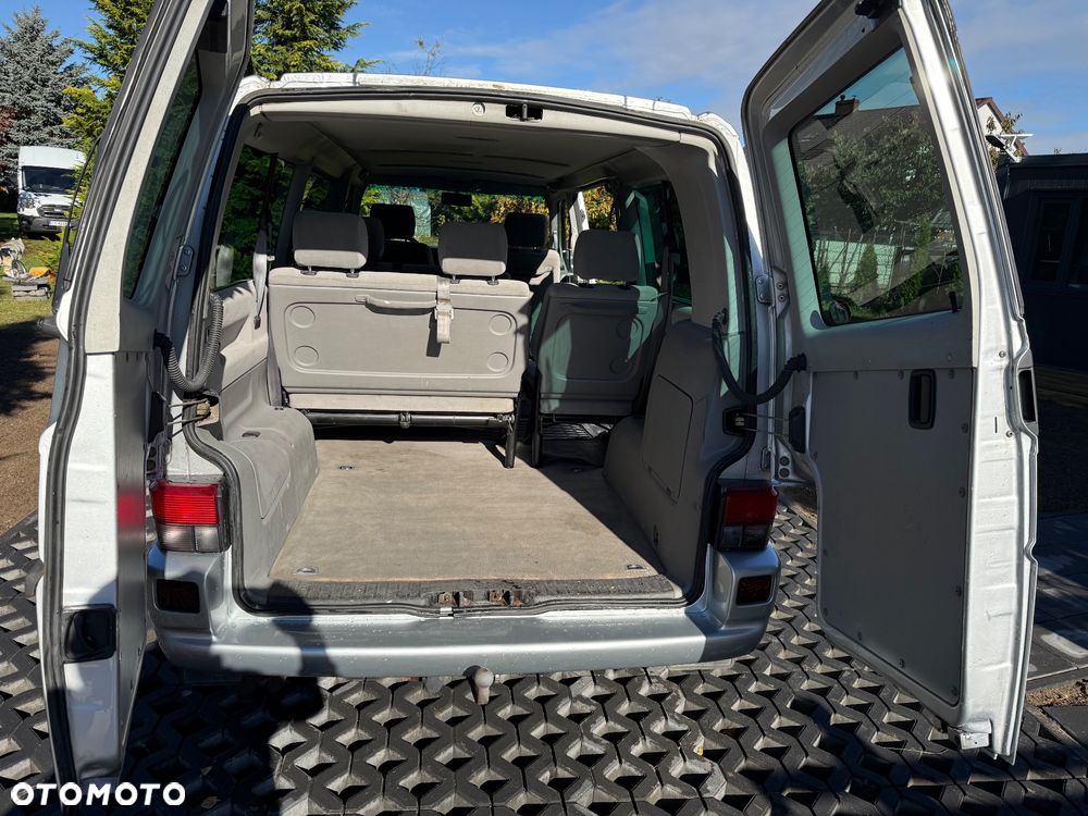 Volkswagen Caravelle - 20