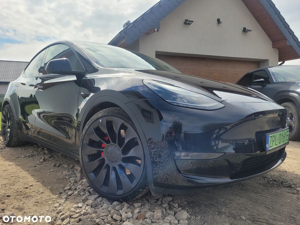 Tesla Model Y Performance Dual Motor AWD - 1