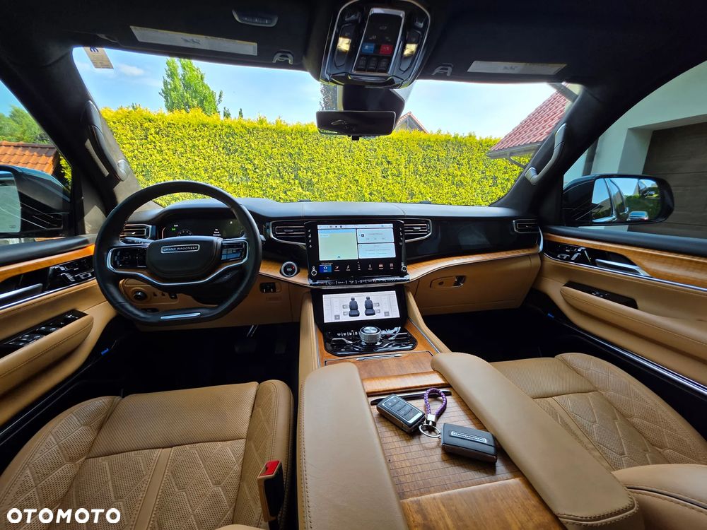 Jeep Grand Wagoneer - 37