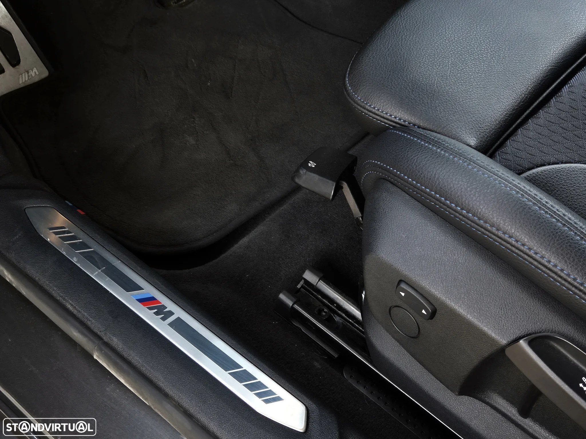 BMW 116 d Pack Desportivo M - 17