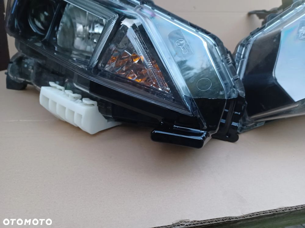 Lampa przednia prawa lewa LED Nissan Leaf II 2 lift - 2