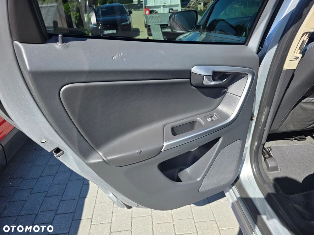Volvo XC 60 D5 AWD Geartronic Summum - 25