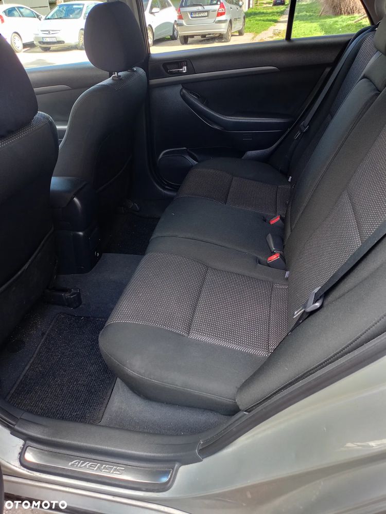 Toyota Avensis 2.0 VVT-i Sol - 14