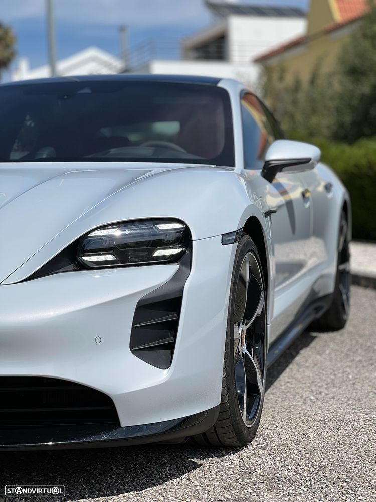 Porsche Taycan Turbo - 36