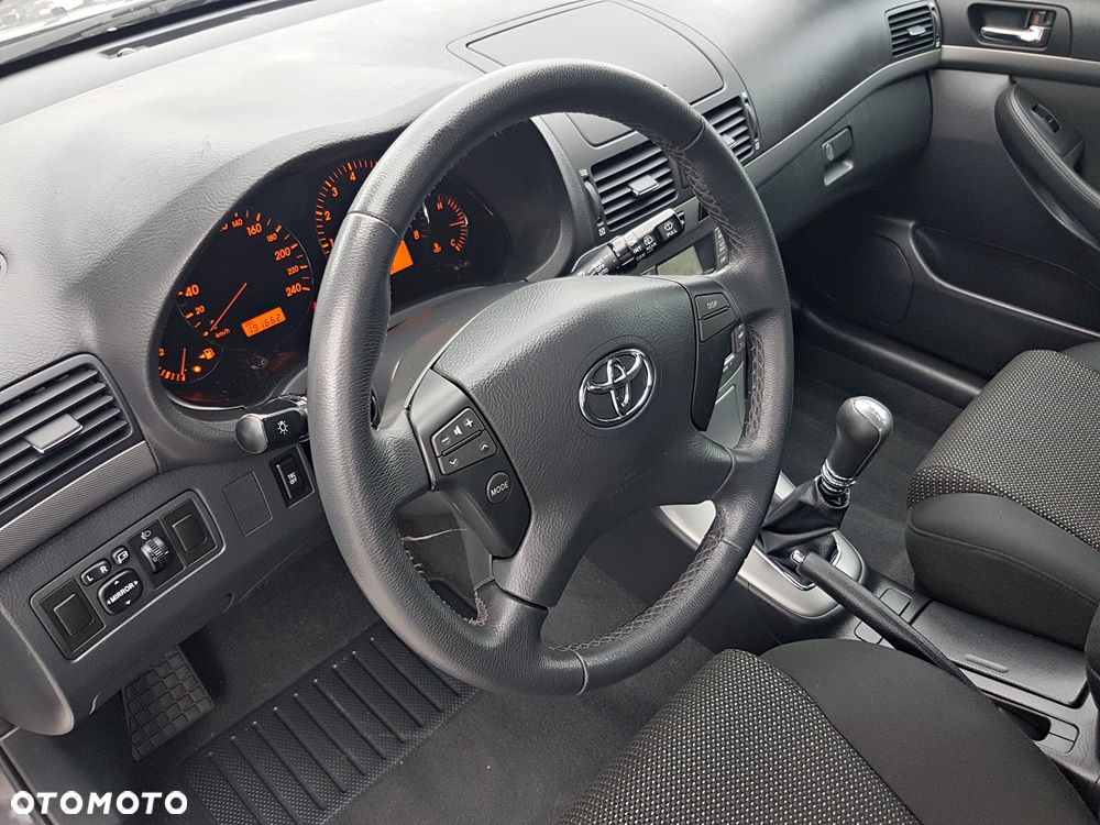 Toyota Avensis 2.0 VVT-i Executive - 12