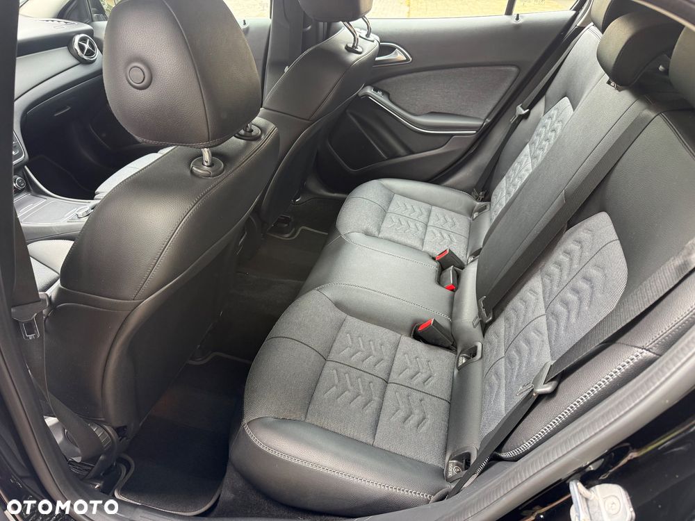 Mercedes-Benz GLA 180 7G-DCT - 8