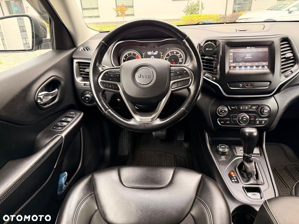 Jeep Cherokee - 10
