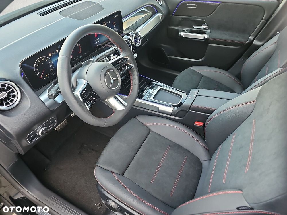 Mercedes-Benz GLB - 11