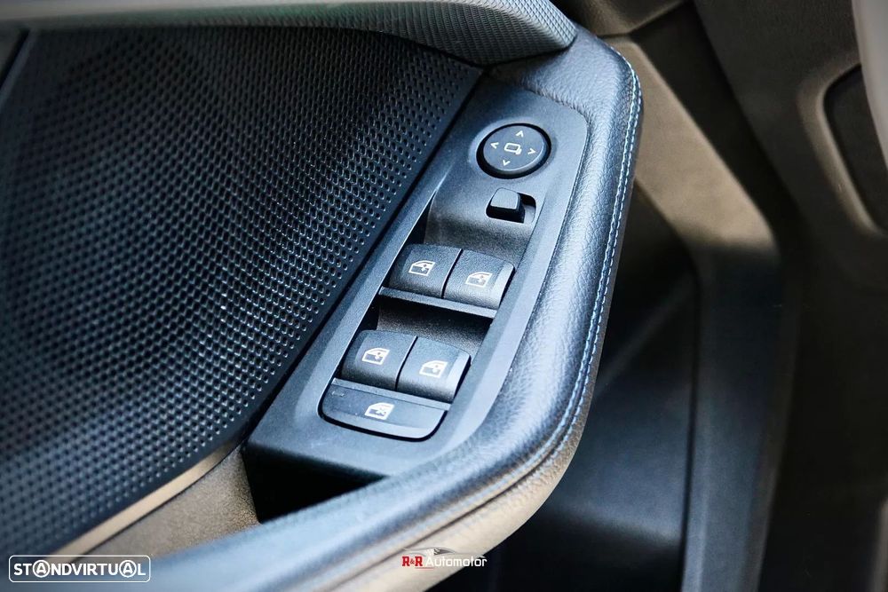 BMW 118 i Pack Desportivo M Auto - 36