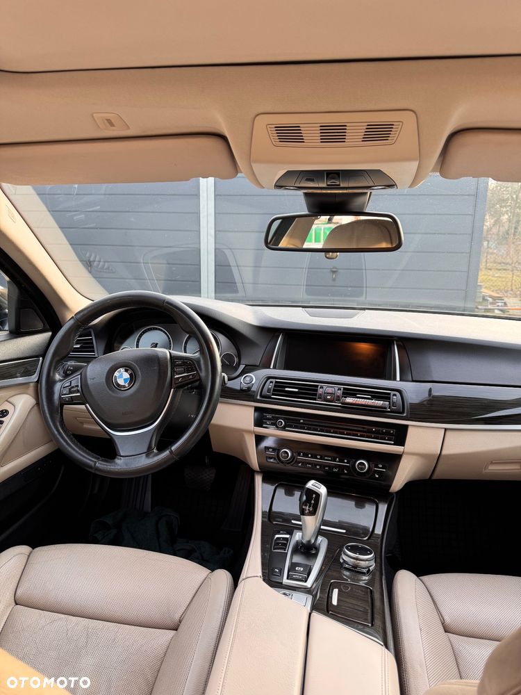 BMW Seria 5 525d Luxury Line - 11