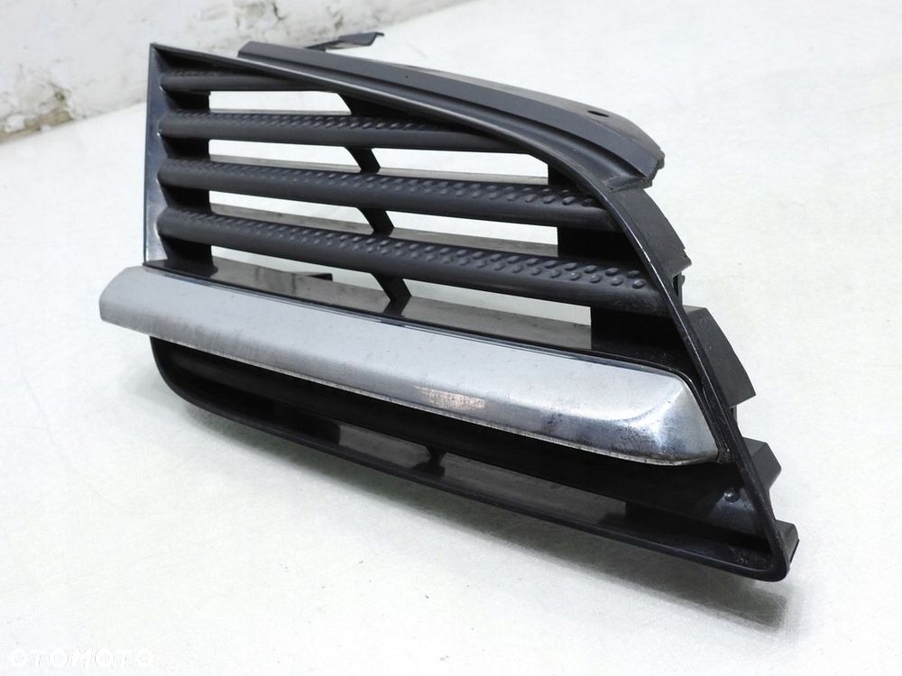 KRATKA GRILL NERKA PRAWA NISSAN PRIMERA P12 - 2