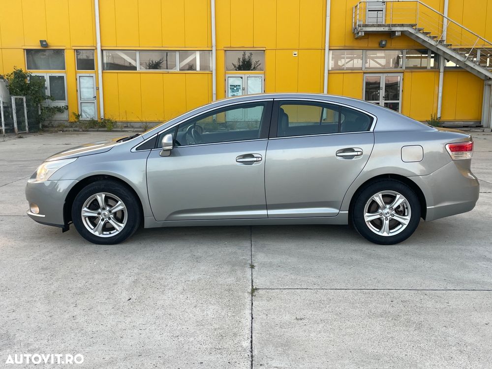 Toyota Avensis - 10