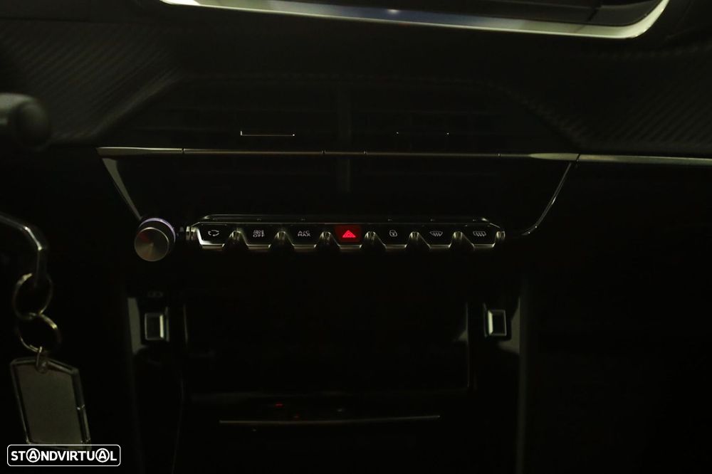 Peugeot 2008 1.2 PureTech Allure EAT8 - 27