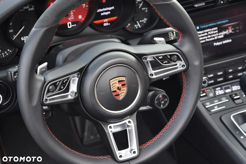 Porsche 911 Carrera 4 GTS PDK - 18