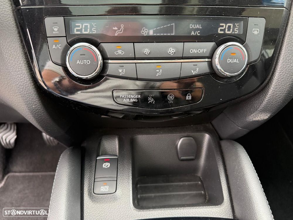 Nissan Qashqai 1.5 dCi N-Connecta J18 - 25