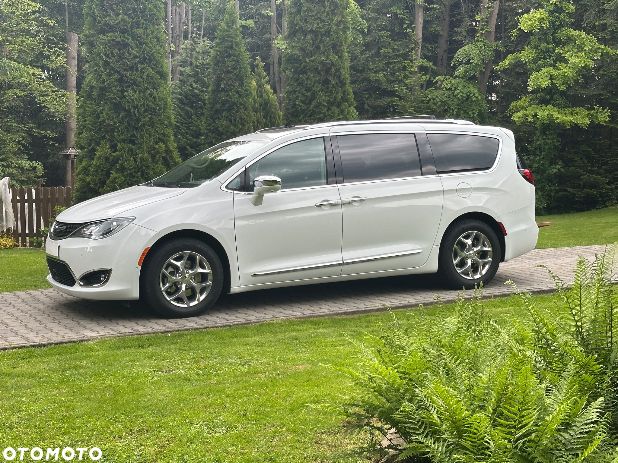Chrysler Pacifica - 5