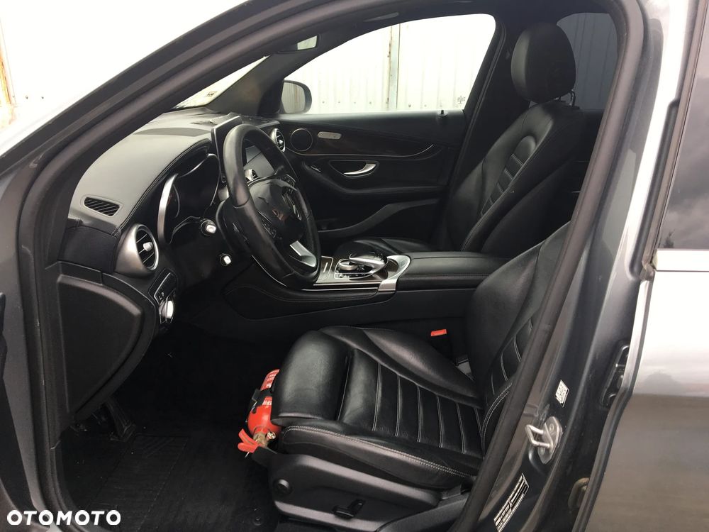 Mercedes-Benz GLC 300 e 4Matic 9G-TRONIC AMG Line Plus - 3