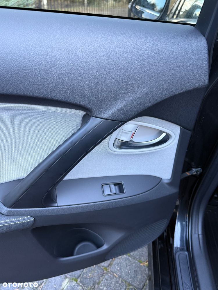 Toyota Avensis 2.0 D-4D Premium - 23