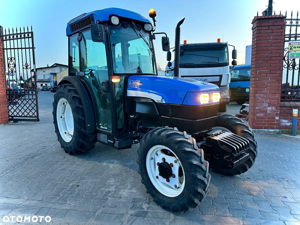 New Holland TN 75N TN75NA Pełzaki Mechaniczny SuperSteer™ 4X4 Sadowniczy - 1