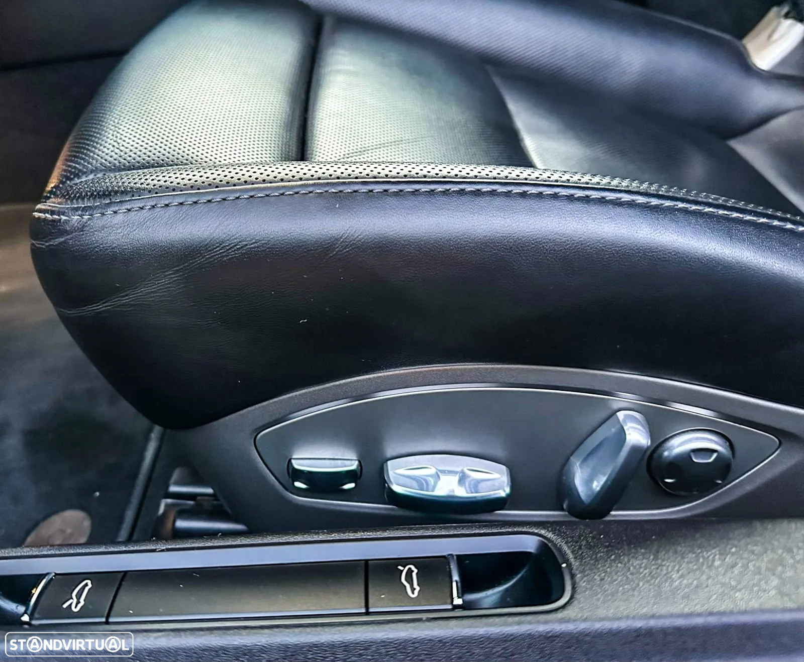 Porsche 911 (991) Carrera 4 Cabriolet PDK Black Edition - 19