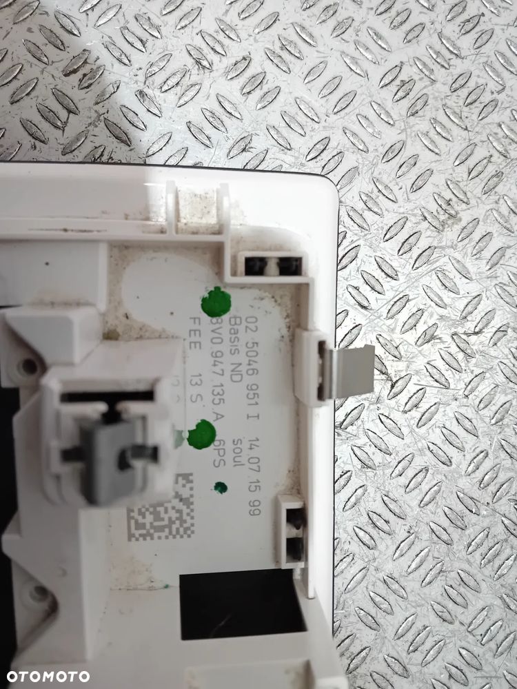 lampka podsufitki Audi Q3 2015 8V0947135A - 3