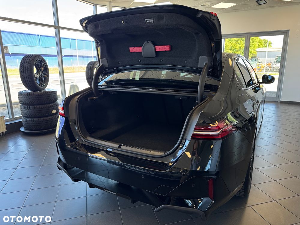 BMW Seria 5 520d xDrive - 13
