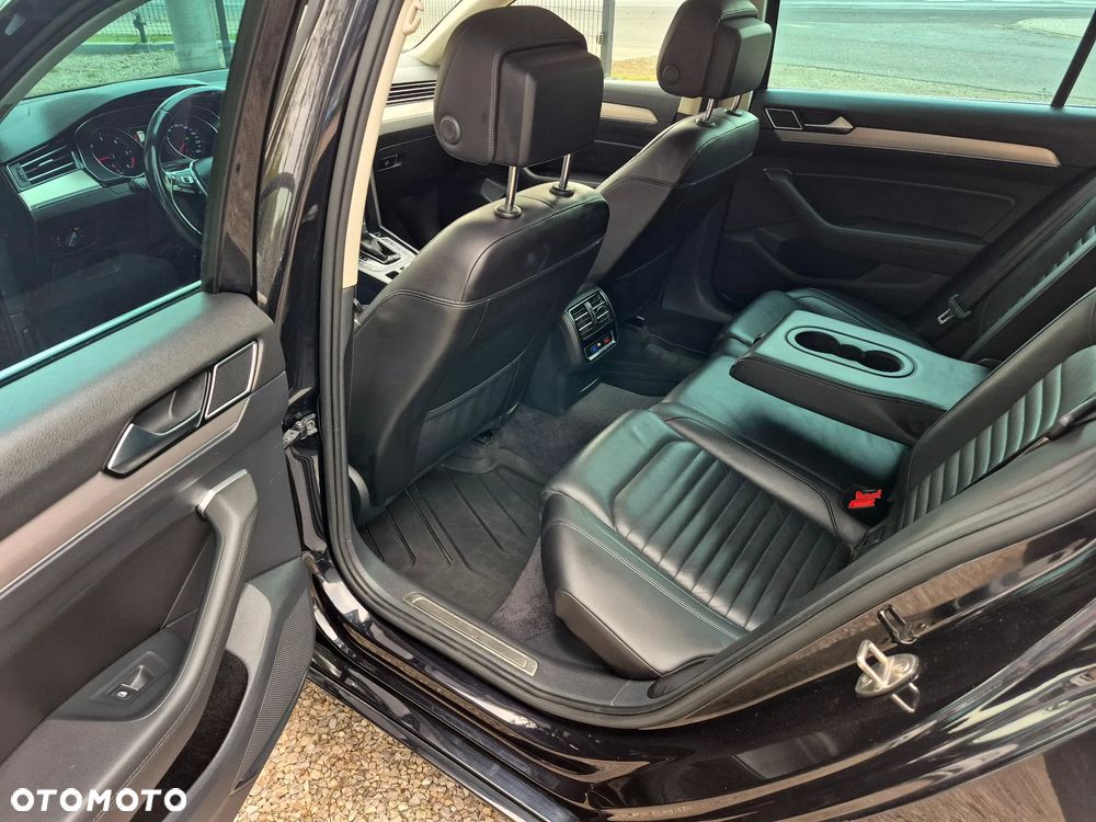 Volkswagen Passat 2.0 TDI SCR (BlueMotion Tech) 4Motion D Highline - 19