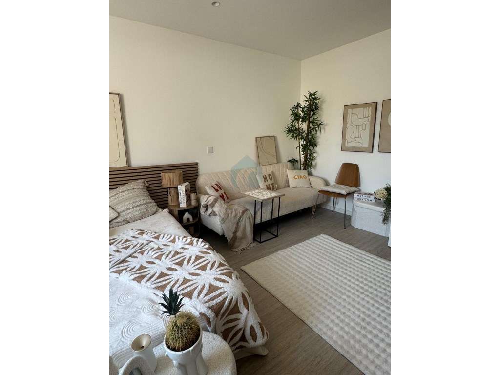 Conforto e Localização: T0 Pronto a Habitar Perto da Praia e Metro - Grande imagem: 4/19