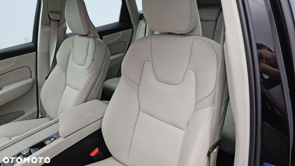 Volvo XC 60 B4 B Plus Dark - 11