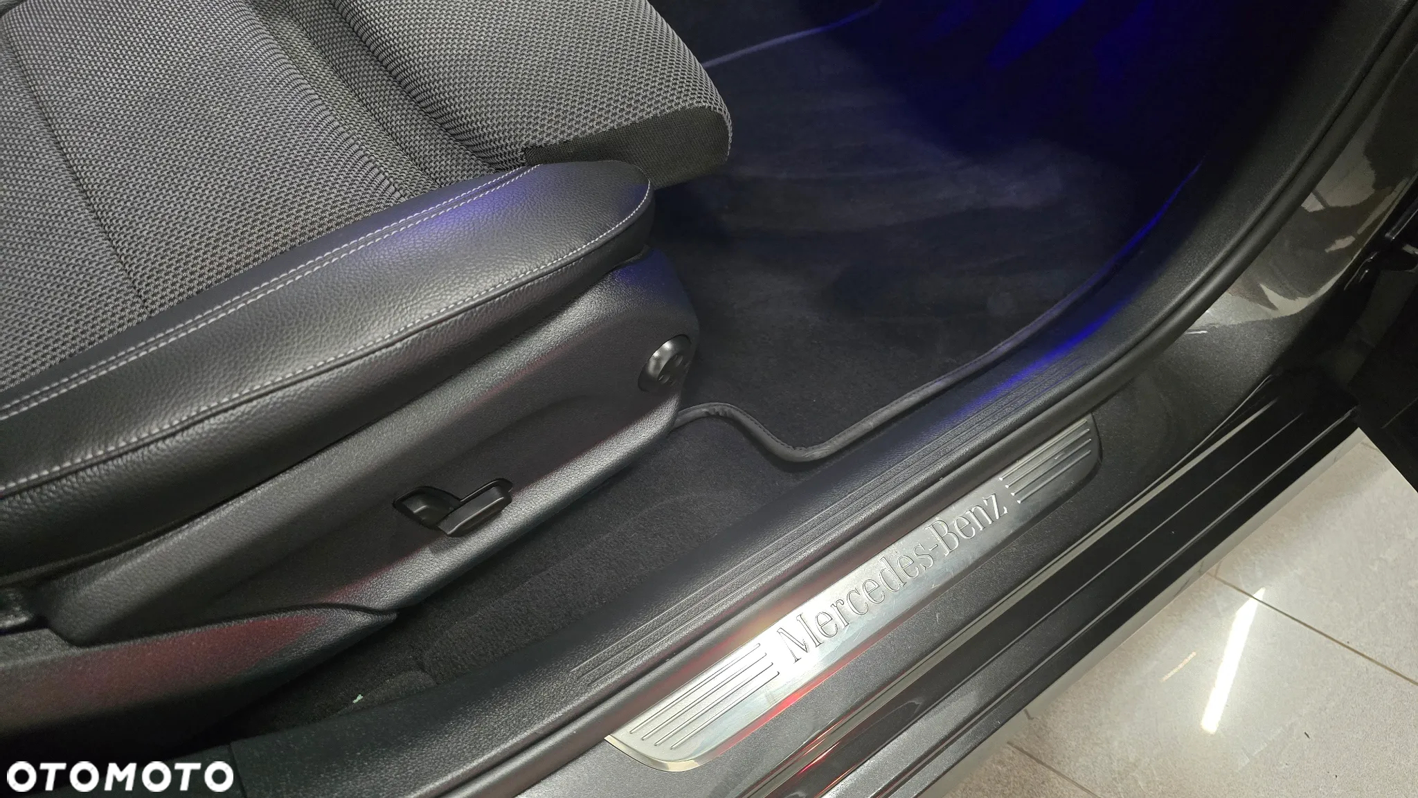 Mercedes-Benz Klasa E 300 de 4Matic T 9G-TRONIC Exclusive - 19