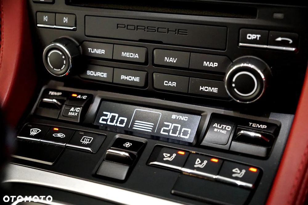 Porsche 718 Spyder - 28