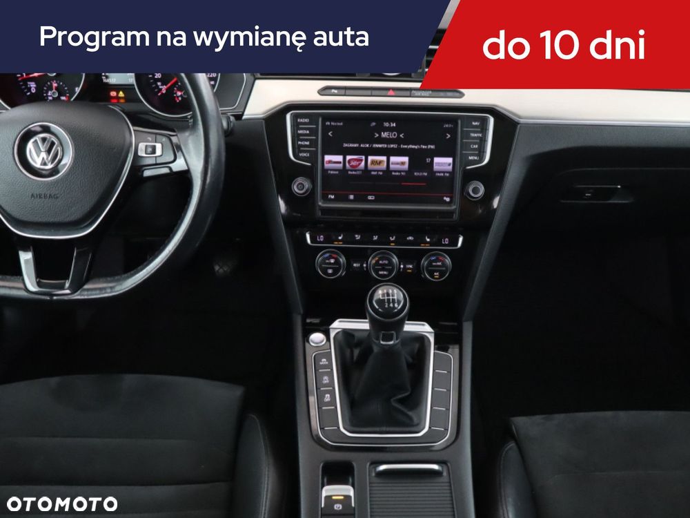 Volkswagen Passat - 14