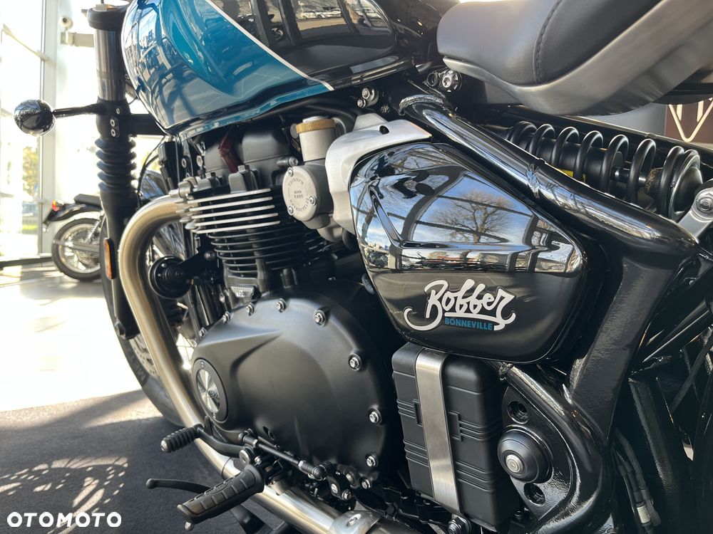 Triumph Bonneville Bobber - 4