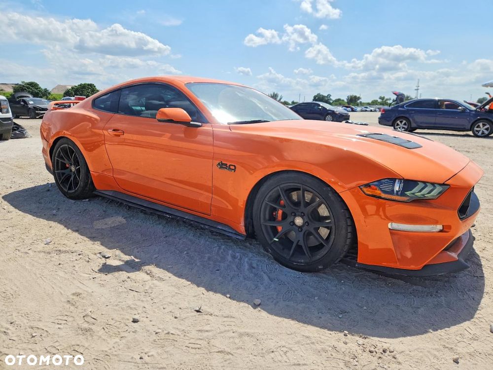 Ford Mustang - 4