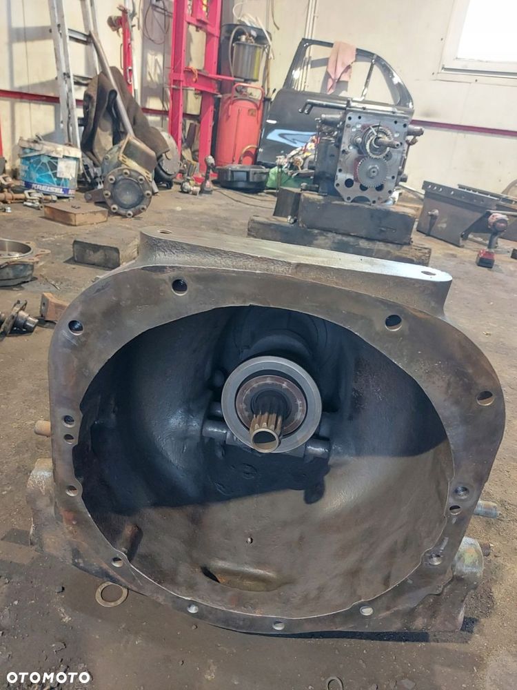 OBUDOWA SKRZYNI SPRZĘGŁA 372241 06K14 CLAAS ELIOS 210 2015R - 5