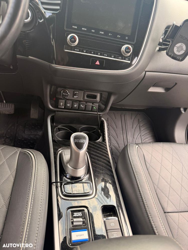 Mitsubishi Outlander PHEV 2.4 L 4X4 Instyle+ - 6