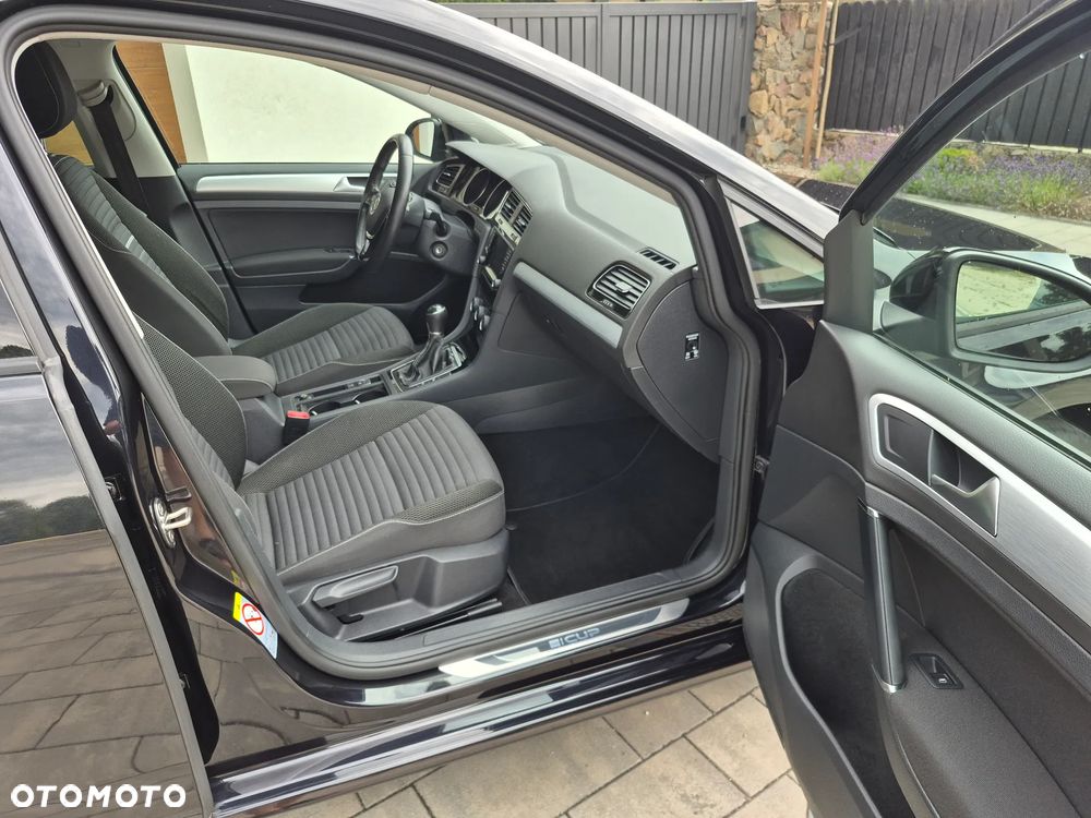 Volkswagen Golf - 22