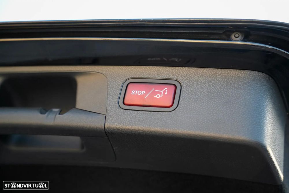 Mercedes-Benz E 300 de 4Matic 9G-TRONIC AMG Line - 46