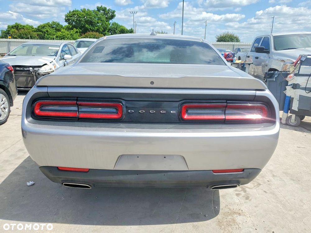 Dodge Challenger - 6